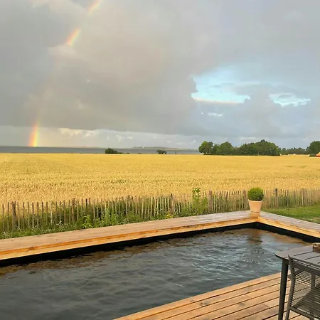 With Panoramic Views And Nature Pool Vakantiehuis *